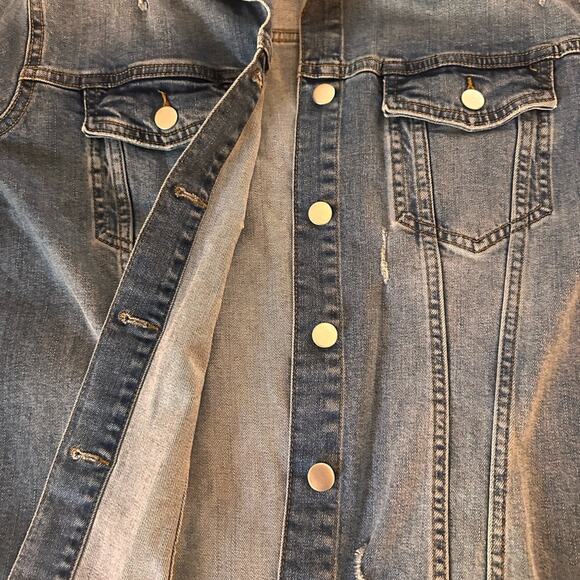 Oversized Women's Trucker Denim Jacket, size M - Picture 9 of 11